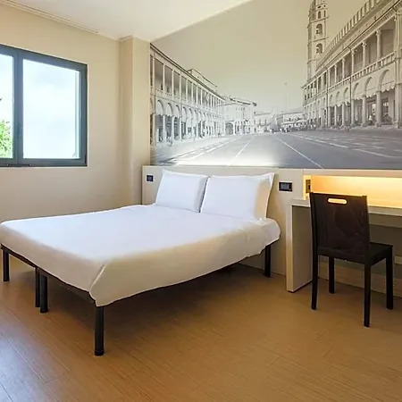 מלון B&B Hotel Faenza